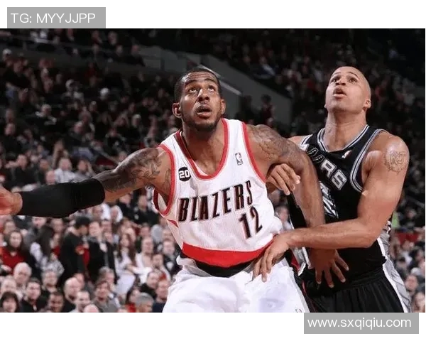 黄蜂与开拓者精彩对决图集回顾展现赛场激烈瞬间与球员风采